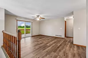 1070 Butte Ct, Chanhassen, MN 55317 - Photo 7