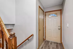 1070 Butte Ct, Chanhassen, MN 55317 - Photo 3