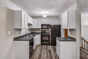 1070 Butte Ct, Chanhassen, MN 55317 - Photo 13