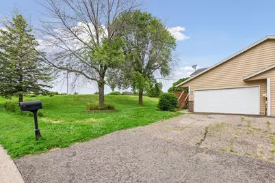 1070 Butte Court, Chanhassen, MN 55317 - Photo 37