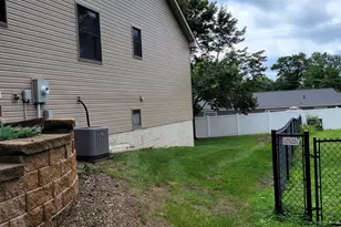 832 Laurel Ave, Hudson, WI 54016 - Photo 5