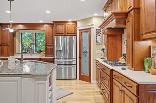 1012 Kaymar Ln, Burnsville, MN 55306 - Photo 9