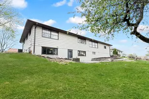 873 S Hampton St, Fairmont, MN 56031 - Photo 3