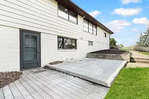 873 S Hampton St, Fairmont, MN 56031 - Photo 3
