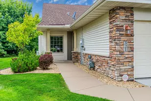 321 Summer Pl E, Maplewood, MN 55117 - Photo 3