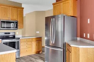 321 Summer Pl E, Maplewood, MN 55117 - Photo 7