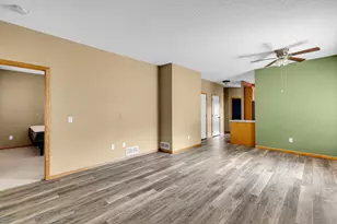 321 Summer Pl E, Maplewood, MN 55117 - Photo 13