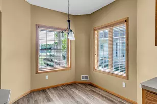 321 Summer Pl E, Maplewood, MN 55117 - Photo 9