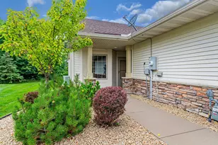 321 Summer Pl E, Maplewood, MN 55117 - Photo 29
