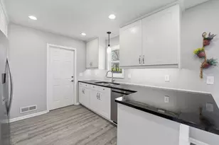 4770 142 Nd Street W, Apple Valley, MN 55124 - Photo 7