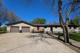 211 13th St, Heron Lake, MN 56137 - Photo 1