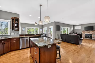 2074 Shannon Oaks Boulevard NE, Rochester, MN 55906 - Photo 9