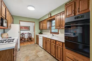 1845 City Heights Dr, Maplewood, MN 55117 - Photo 9