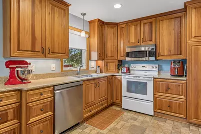 3170 Queensland Lane N, Plymouth, MN 55447 - Photo 7