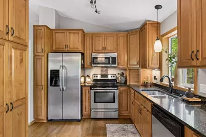589 McKnight Road S, Saint Paul, MN 55119 - Photo 13