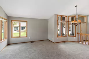 962 Stratford Ln W, Burnsville, MN 55337 - Photo 9