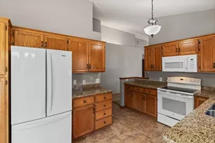 962 Stratford Ln W, Burnsville, MN 55337 - Photo 11