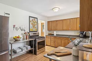 711 Grandview Ave W, Roseville, MN 55113 - Photo 3