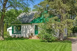 711 Grandview Ave W, Roseville, MN 55113 - Photo 3