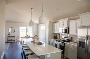 6794 Meadow View Dr S, Fargo, ND 58104 - Photo 5
