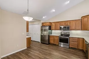 504 Crystal Cir, Mankato, MN 56001 - Photo 9