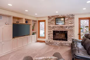 1009 Stratford Rd, Mendota Heights, MN 55118 - Photo 5