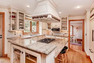 1009 Stratford Rd, Mendota Heights, MN 55118 - Photo 11