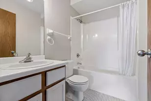 66 9th St E, Saint Paul, MN 55101 - Photo 15
