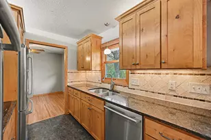 2115 W 105th St, Bloomington, MN 55431 - Photo 11