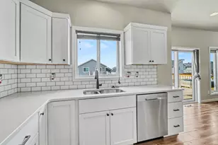 7239 Madelyn Ln S, Fargo, ND 58104 - Photo 13
