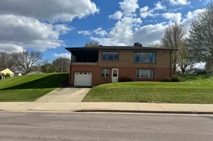824 Brown St, Jackson, MN 56143 - Photo 3