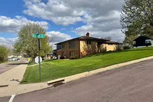 824 Brown St, Jackson, MN 56143 - Photo 3