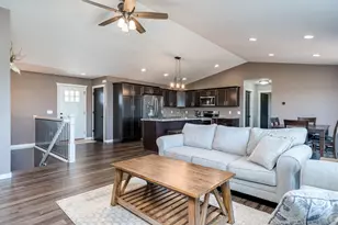1906 Rock Ridge Ln, Saint Peter, MN 56082 - Photo 5