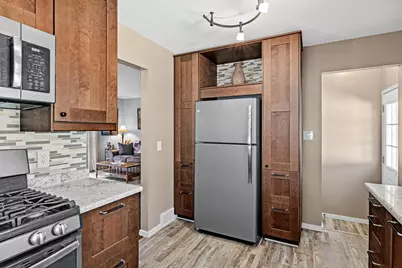 250 Macarthur Street E, South Saint Paul, MN 55075 - Photo 11