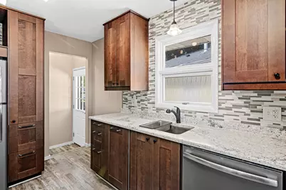 250 Macarthur Street E, South Saint Paul, MN 55075 - Photo 7