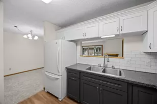12605 Sherwood Pl, Minnetonka, MN 55305 - Photo 9