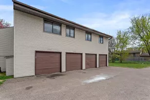 6047 72nd Ln N, Brooklyn Park, MN 55429 - Photo 11