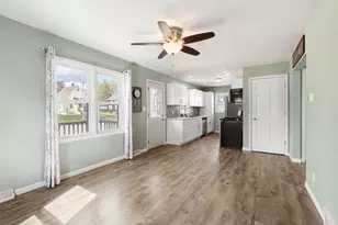 2110 E Oakland Ave, Austin, MN 55912 - Photo 7