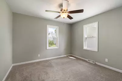 2110 E Oakland Avenue, Austin, MN 55912 - Photo 9