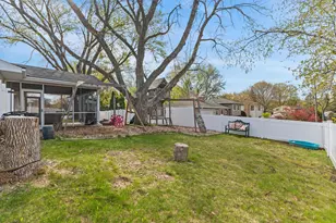 8845 23rd Ave N, Golden Valley, MN 55427 - Photo 35