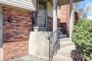 5653 Chatsworth St N, Shoreview, MN 55126 - Photo 3