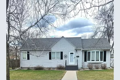 226 Kneale Avenue S, Thief River Falls, MN 56701 - Photo 1