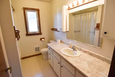 245 E Pleasant Avenue, Warren, MN 56762 - Photo 11