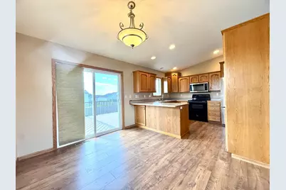 1611 Oakwood Drive, West Fargo, ND 58078 - Photo 5