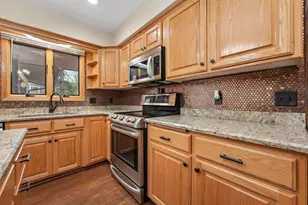 15221 Crestview Ln, Minnetonka, MN 55345 - Photo 9