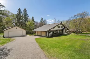 15221 Crestview Ln, Minnetonka, MN 55345 - Photo 3