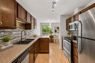 9521 Hartford Cir, Eden Prairie, MN 55347 - Photo 7