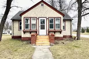 513 Lake St NE, Warroad, MN 56763 - Photo 1