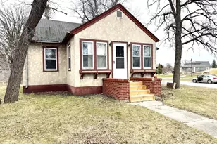 513 Lake St NE, Warroad, MN 56763 - Photo 9