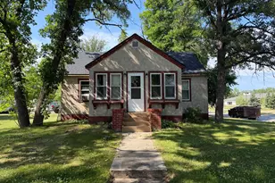 513 Lake St NE, Warroad, MN 56763 - Photo 9